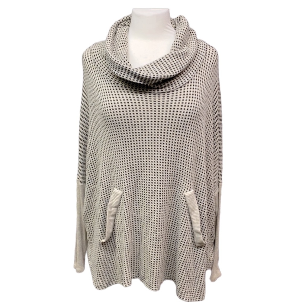 N/P Knit Poncho With Sleeves In Black & Cream
